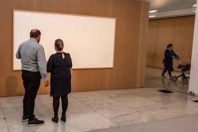Museo danés demanda al artista Jens Haaning, luego de financiar lienzos que entregó en blanco