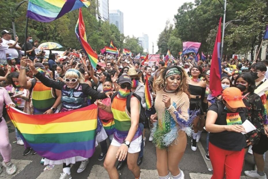 Orgullo a tope: caricias, besos, afecto; festejan la diversidad