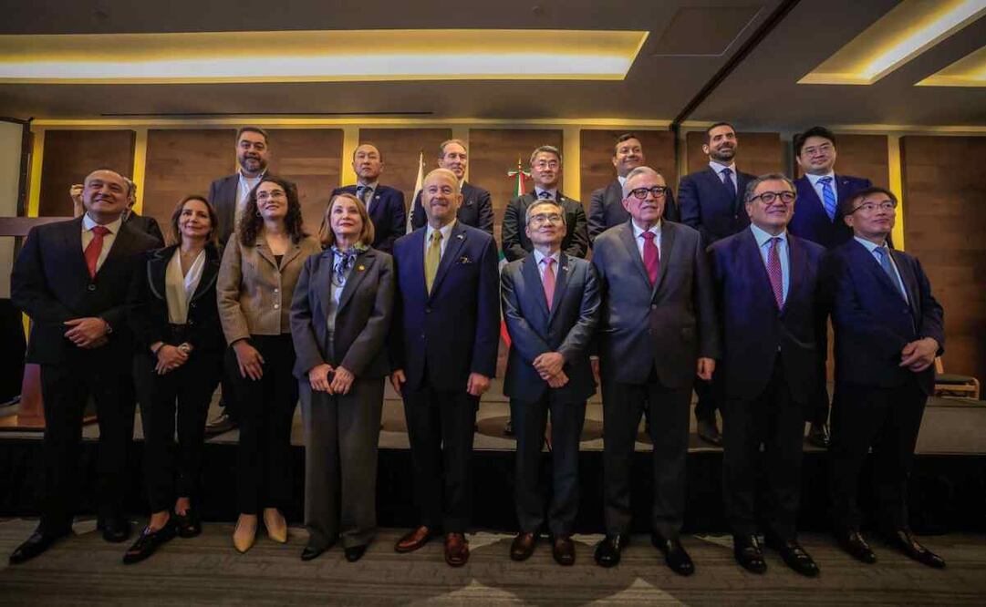 Ruben Rocha, gobernador de Sinaloa, firma contrato del proyecto Pacífico Mexinol / Foto: Especial