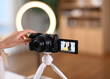 Nikon lanza cámara pensada para YouTube: así es la Nikon Z30