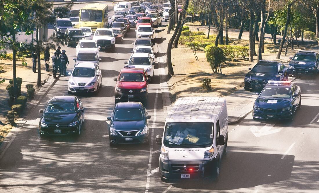Este jueves 27 de febrero no circulan autos con engomado verde