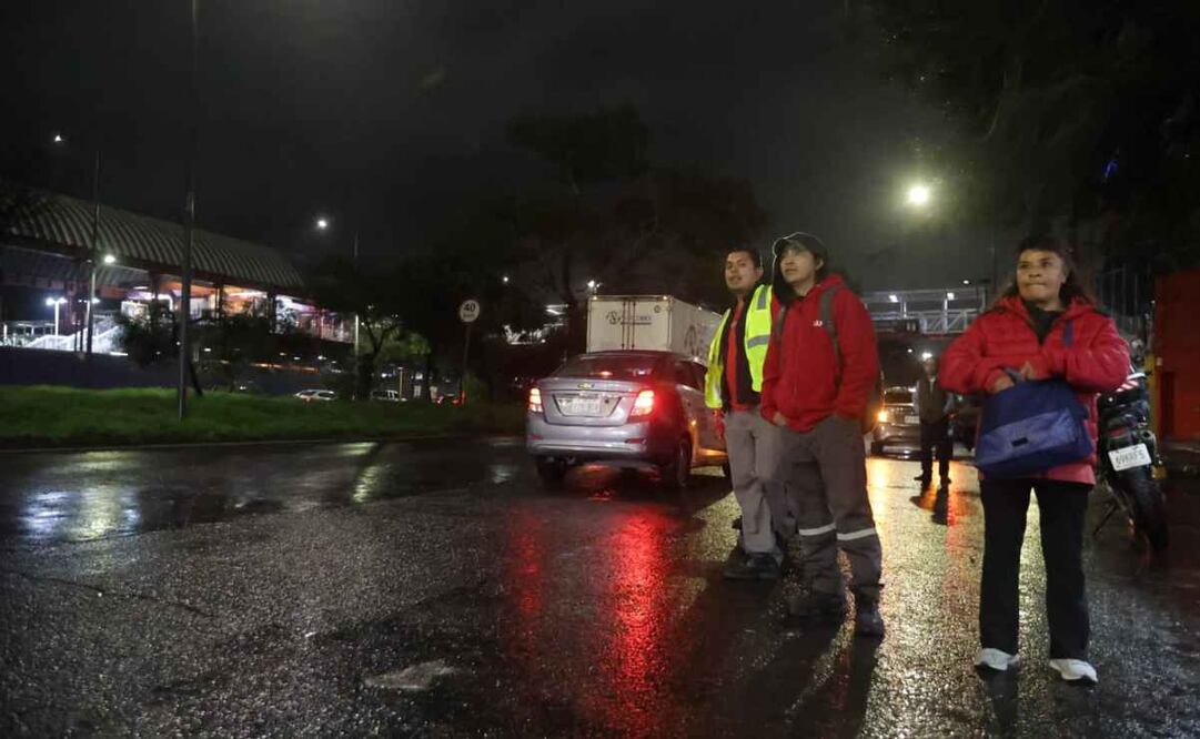 Las estaciones Pantitlán y Agrícola Oriental resultaron afectadas por las lluvias por lo que se estableció servicio provisional de Canal de San Juan a La Paz. Foto: Francisco Rodríguez / EL UNIVERSAL