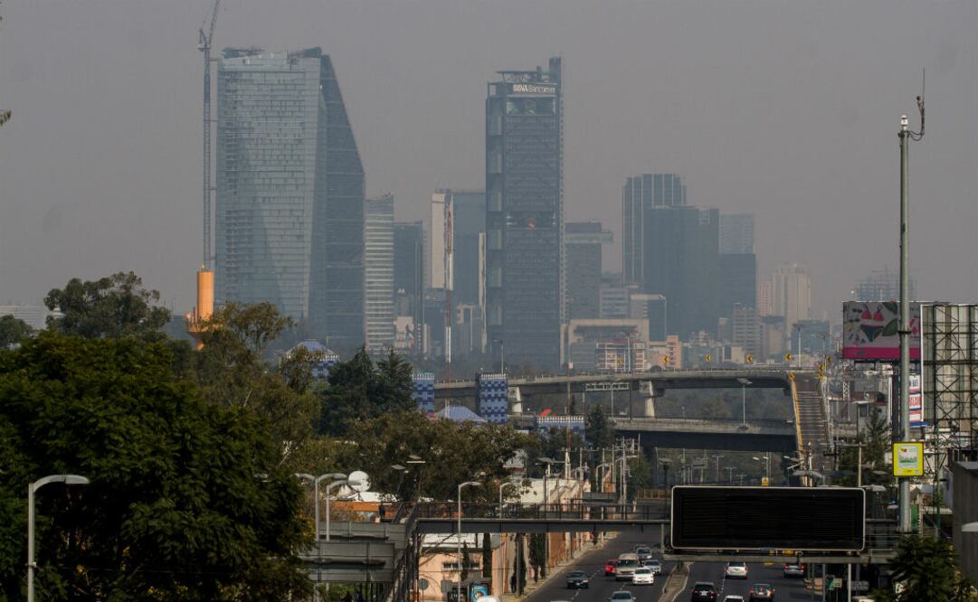Exhortan a niños, adultos mayores, personas con intensa actividad física o con enfermedades respiratorias y cardiovasculares, limitar los esfuerzos prolongados al aire libre. FOTO: EL UNIVERSAL