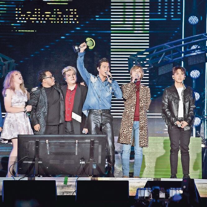 La banda surcoreana recibió un reconocimiento de parte del canal. Foto: TELEVISA