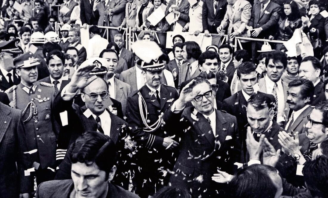 En diciembre de 1972, el presidente chileno Salvador Allende viajó a México, donde fue recibido por su par mexicano, Luis Echeverría. Foto: Archivo / El Universal