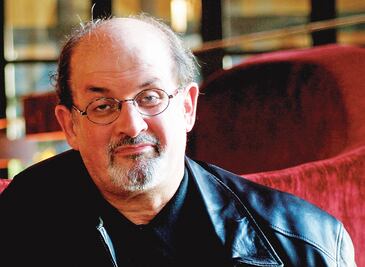 Salman Rushdie asegura que son tiempos peligrosos en el mundo y más en Estados Unidos