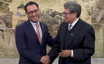 Monreal da la bienvenida a Raúl Paz, senador del PAN, a bancada de Morena 