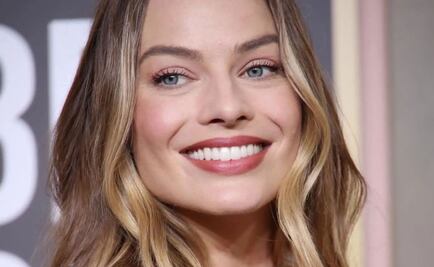 Margot Robbie nos enseña el vestido celeste pastel ideal para lucir elegante en una fiesta de lujo