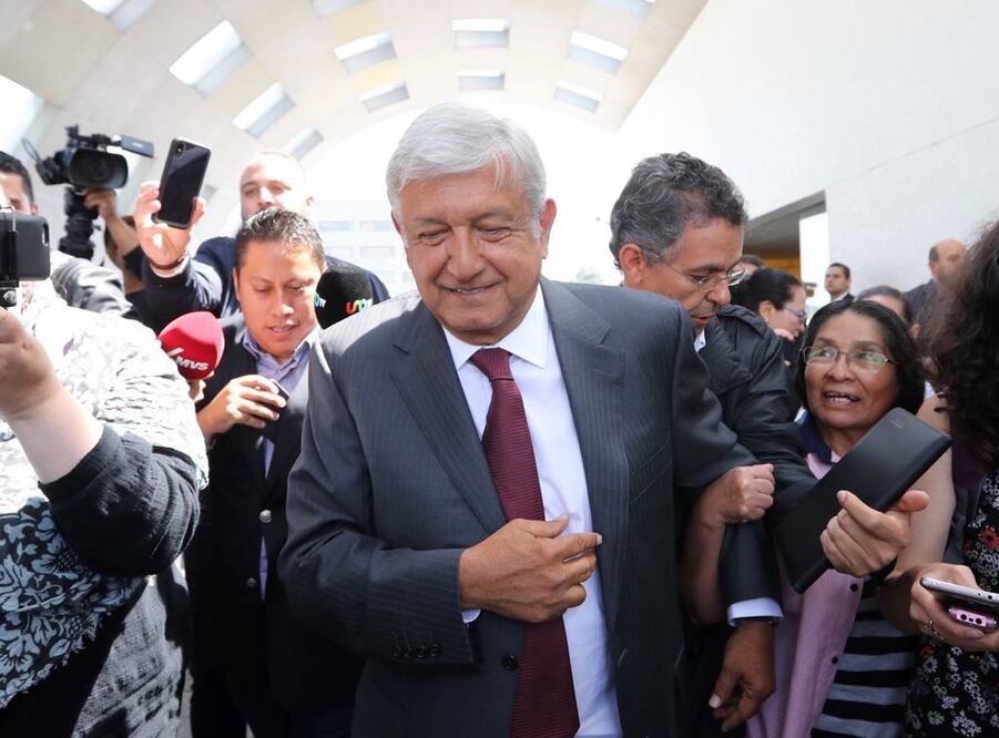 Andrés Manuel al salir del encuentro. Foto: Valente Rosas