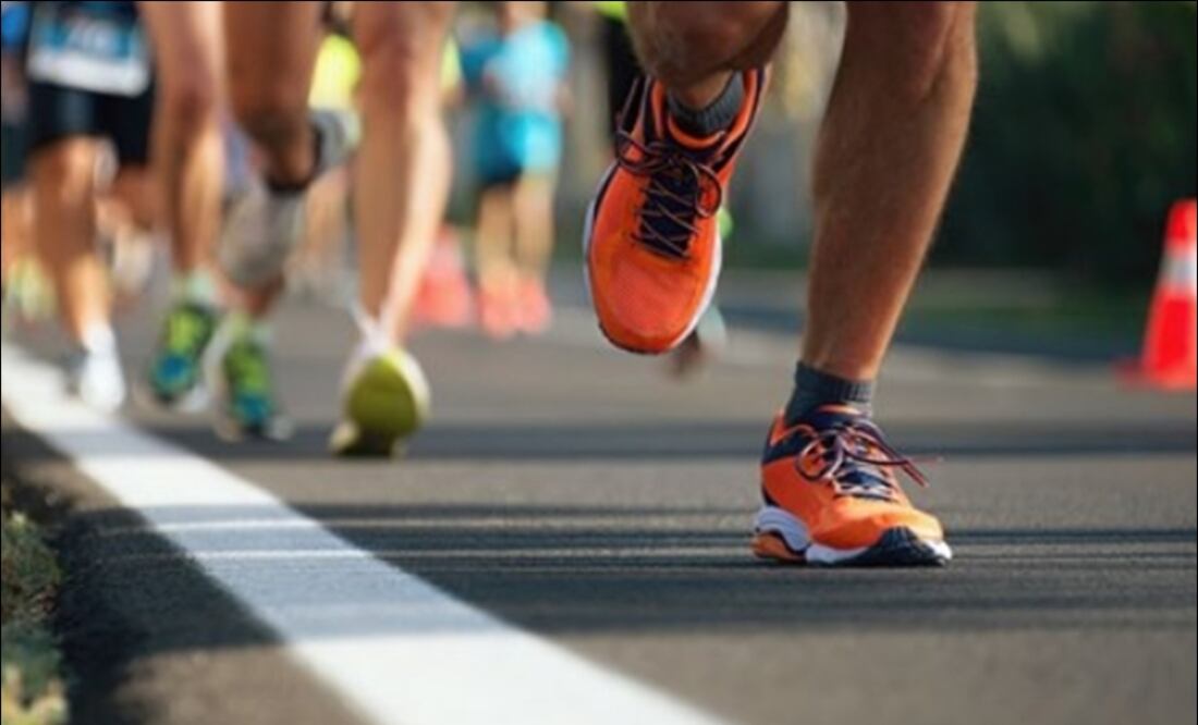 José Carlos Guerrero Ascencio, director ejecutivo de Urgencias y Atención Pre-hospitalaria de la Sedesa, comentó que participar en un maratón implica un alto esfuerzo físico, por lo que las y los participantes deben prepararse con antelación. Foto: Especial