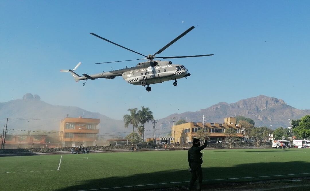 Un helicóptero MI-17 de la corporación realizó un sobrevuelo de reconocimiento para valorar la situación de las áreas afectas y dividir los trabajos. Foto: Twitter @CEECA_Morelos
