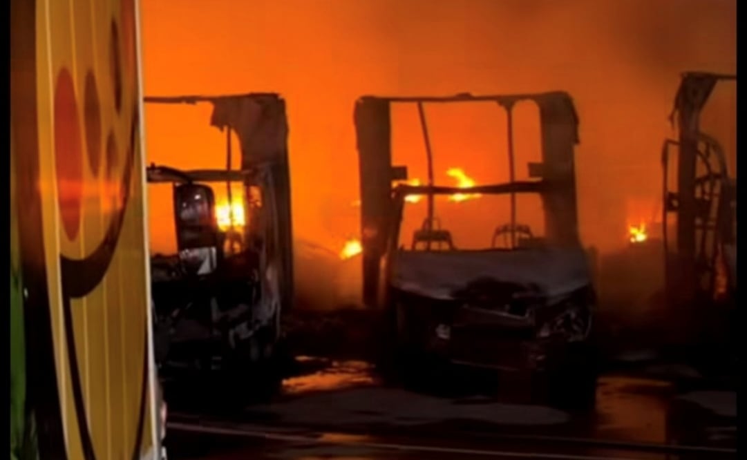 Incendio arrasa bodega de Pepsi en Matamoros. Foto: Especial