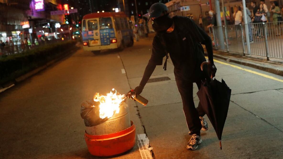 Durante el fin de semana, muchas manifestaciones pacíficas en Hong Kong culminaron en choques violentos con la policía (Foto: Reuters)