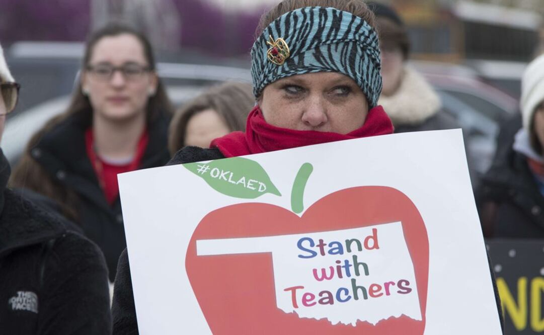 Se espera que las protestas convoquen a unos 30 mil maestros en Oklahoma y miles más en Frankfurt, la capital de Kentucky (Foto: AFP)
