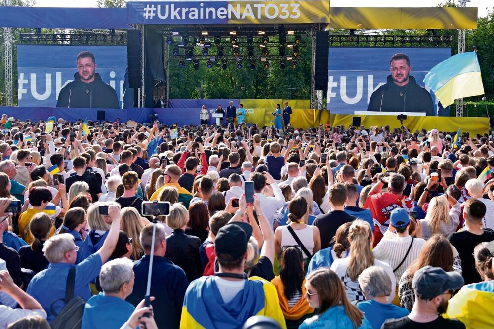 El presidente de Ucrania, Volodimir Zelensky, calificó el martes de "absurda" la ausencia de un calendario para el ingreso de su país en la OTAN. Foto: AP