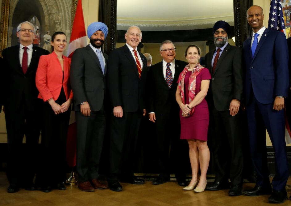El secretario de Estado, John Kerry, junto a varios ministros del gobierno canadiense (Foto: EFE)