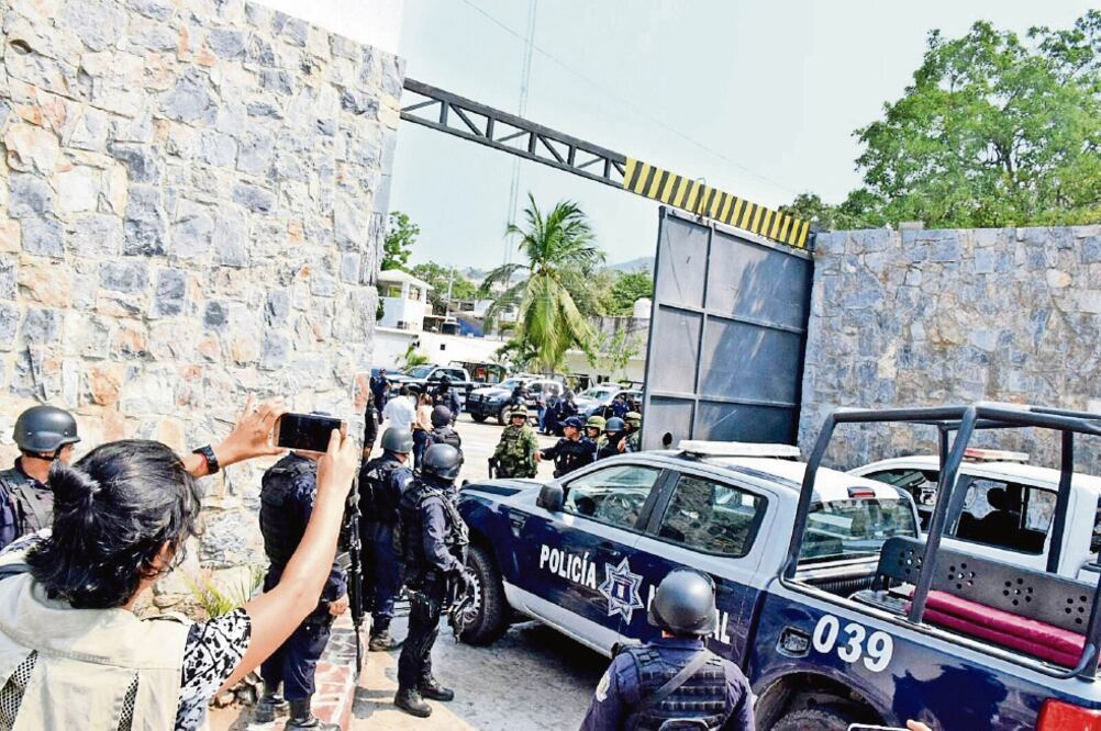 Acusación. La Policía Municipal de Zihuatanejo estaba infiltrada y criminales hacían sus funciones policiales: vocero del Grupo de Coordinación Guerrero. (ARCHIVO EL UNIVERSAL)