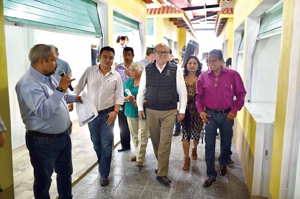 El gobernador morelense Graco Ramírez afirmó que en el mercado municipal de Atlatlahuacan se invirtieron 11.6 millones de pesos en beneficio de 67 locatarios y alrededor de 20 mil habitantes