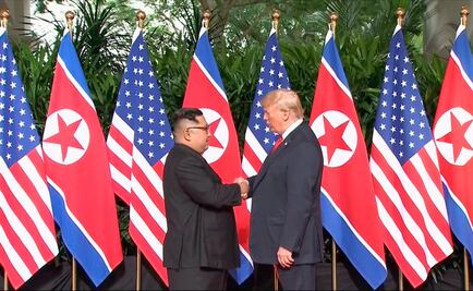 Trump y Kim Jong Un se dan histórico apretón de manos