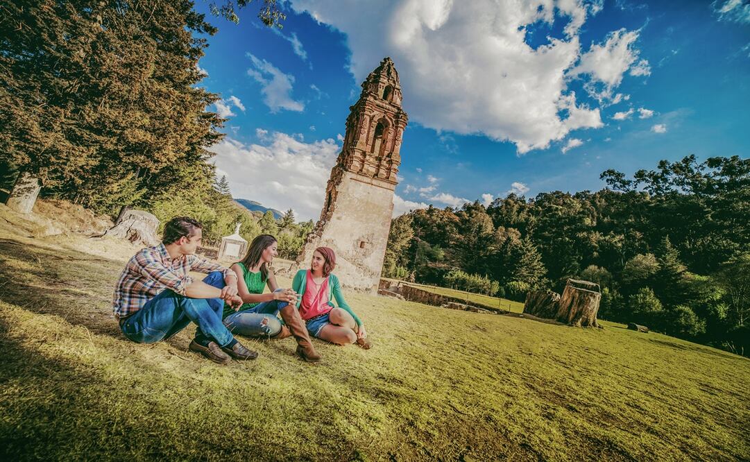 Torre del Santuario de Nuestra Señora del Carmen en Tlalpujahua, Pueblo Mágico. Foto: Cortesía Sectur Michoacán 