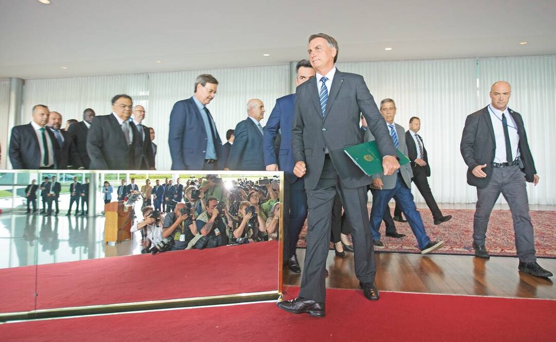 El presidente brasileño, Jair Bolsonaro, ayer en la residencia oficial de Alvorada en Brasilia. Foto:Jodson Alves/EFE