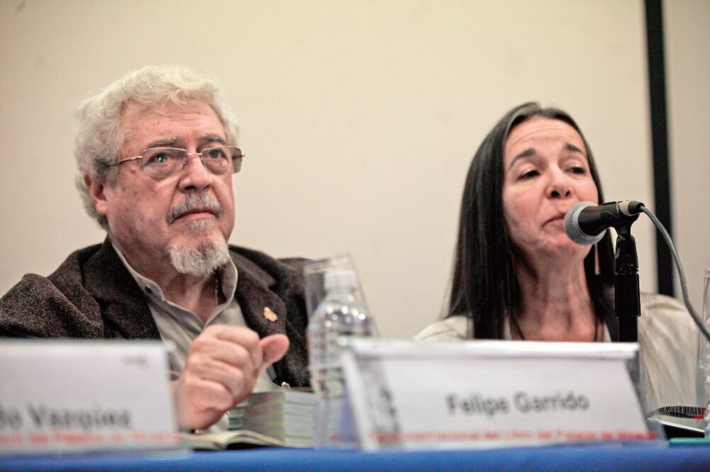 Felipe Garrido y Carmen Leñero durante la presentación del libro (JUAN CARLOS REYES GARCÍA. EL UNIVERSAL)