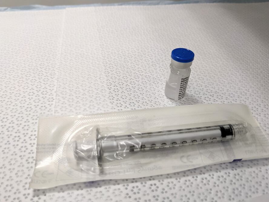 Vial de vacuna experimental para prevenir la sobredosis de oxicodona. Foto: Centro Médico Irving de la Universidad de Columbia