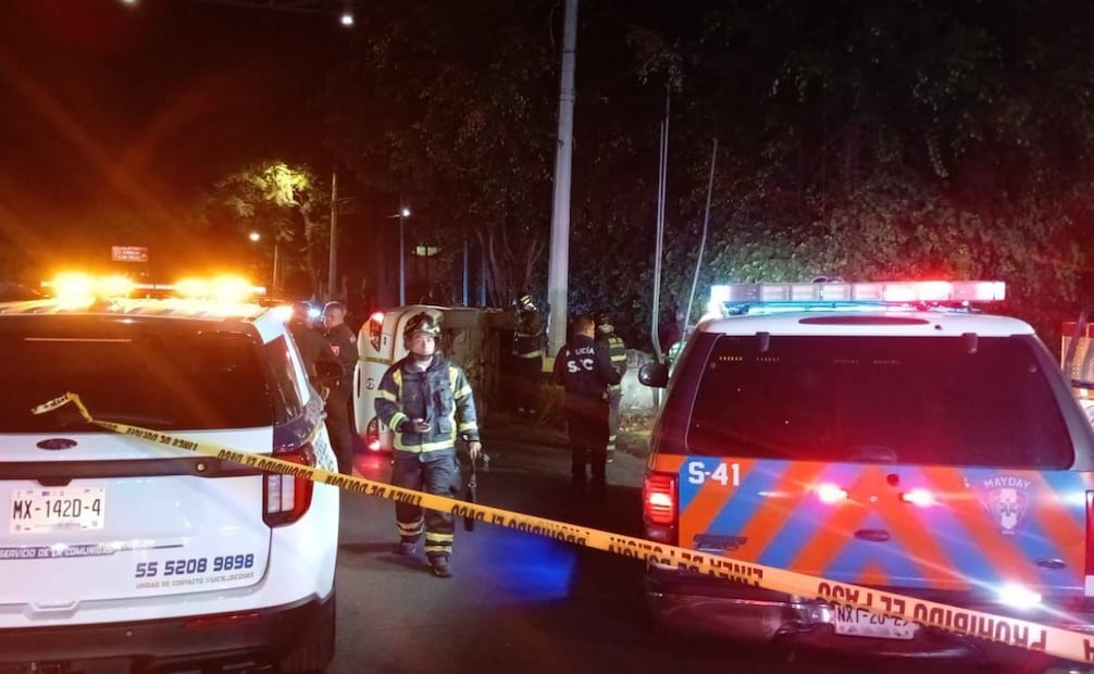 Volcadura de un vehículo en la alcaldía Iztapalapa.
Foto: Especial.