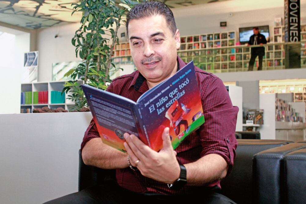 José Hernández trabajó en la NASA, por lo que tuvo oportunidad de estar en el espacio, desde donde vio, cuenta, un mundo sin fronteras. (NADYA MURILLO. EL UNIVERSAL)