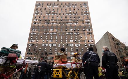 Incendio en edificio de NY deja 19 muertos, entre ellos 9 niños