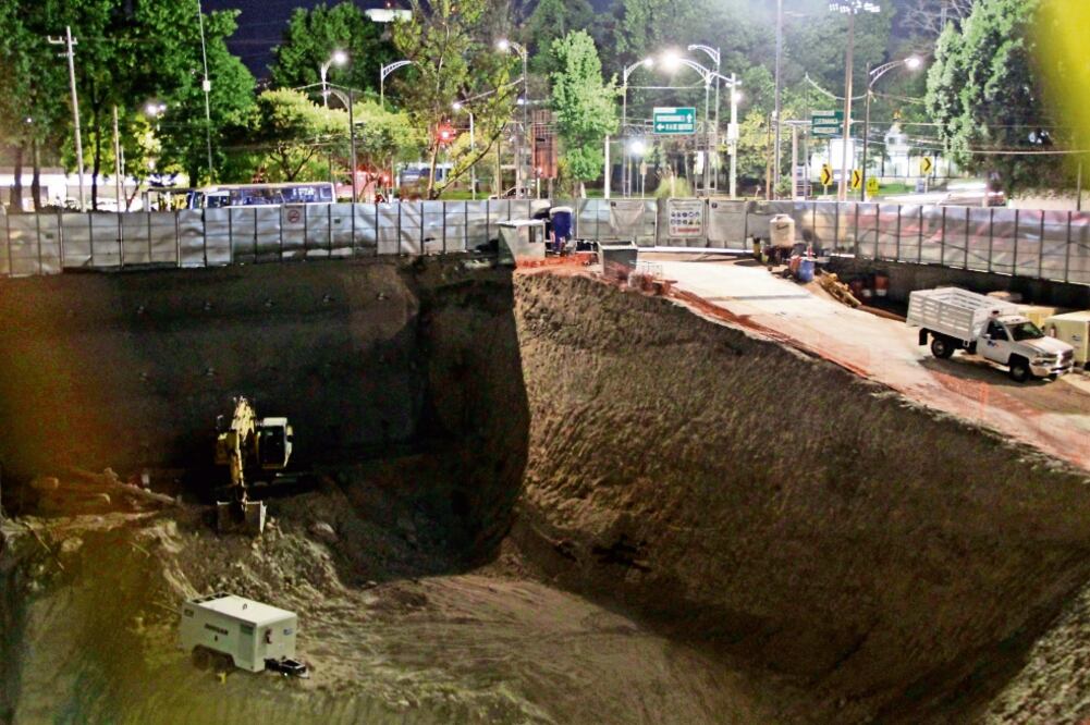 En un recorrido realizado ayer se observó que se suspendieron las labores en la obra en Copilco y no hubo presencia de trabajadores en el lugar donde se construyen las dos torres del complejo Be Grand. (YADÍN XOLALPA. EL UNIVERSAL)