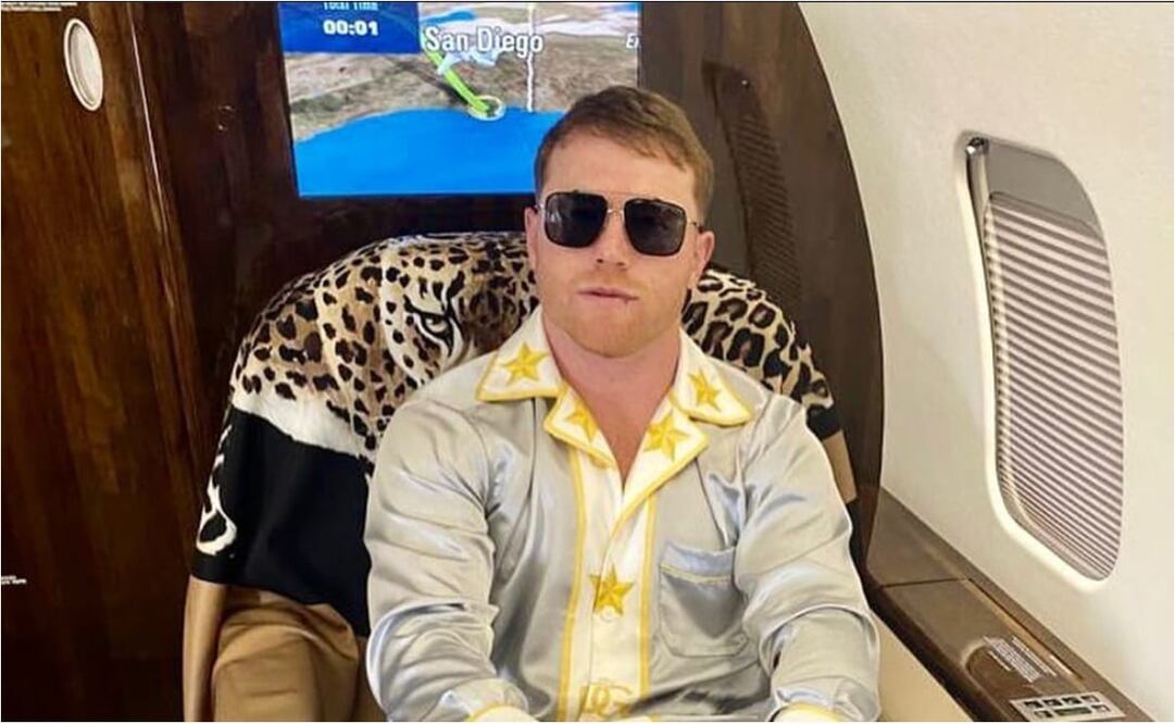 Canelo Álvarez en su avión / FOTO: @Canelo