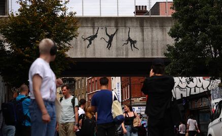 Tres monos protagonizan la tercera obra de Banksy en Londres 