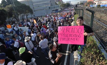 FOTOS: Locatarios de mercados públicos colapsan distintas vialidades de la CDMX; van al Zócalo