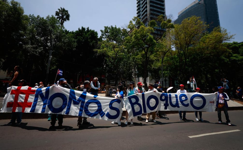 Colectivos a favor de Cuba marcharon del Hemiciclo a Juárez a la antigua embajada de Estados Unidos para exigir el fin del bloqueo estadounidense (26/07/2026). Foto: Diego Simón Sánchez/ EL UNIVERSAL