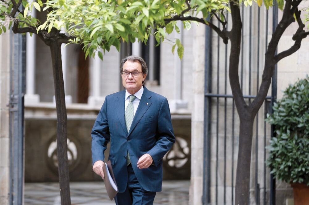 Artur Mas, a su llegada ayer a la sede del gobierno regional en Barcelona (REUTERS)