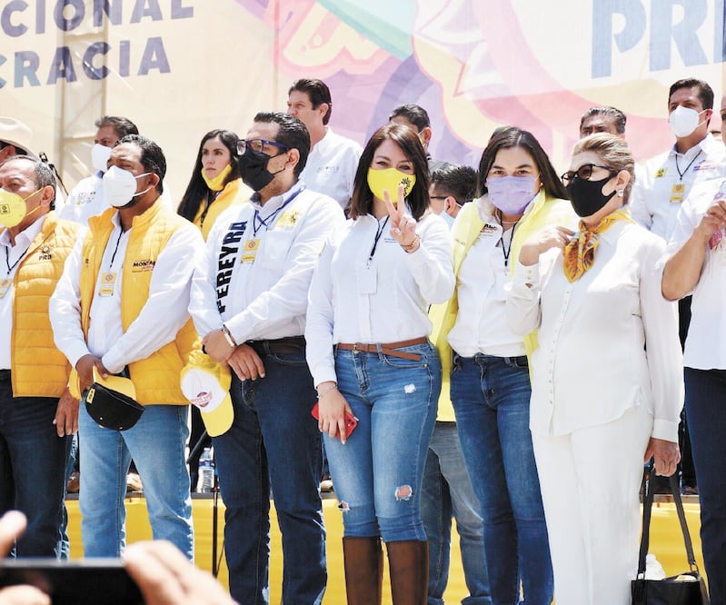 El dirigente nacional del PRD, Jesús Zambrano (izq.), asegura que en 2018 Morena engañó a millones de personas y a algunos simpatizantes de la izquierda, pero hoy ya no será posible. Foto: ARCHIVO EL UNIVERSAL