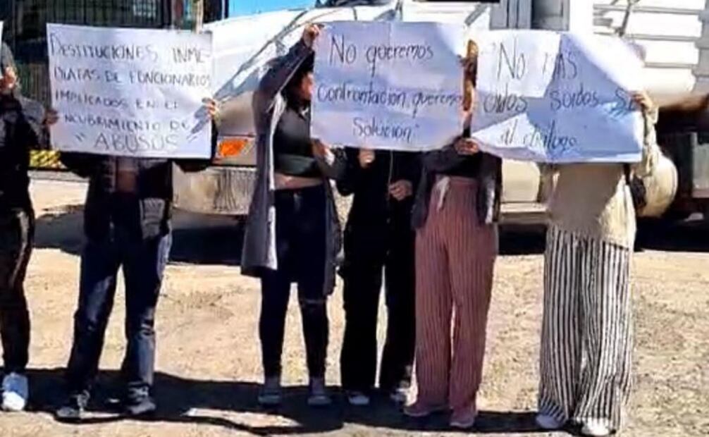 Estudiantes se manifiestan contra acoso escolar frente a universidad de Tulancingo, Hidalgo (04/08/2025). Foto: Especial