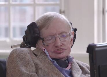 Hawking felicita a NASA por llegar a Plutón