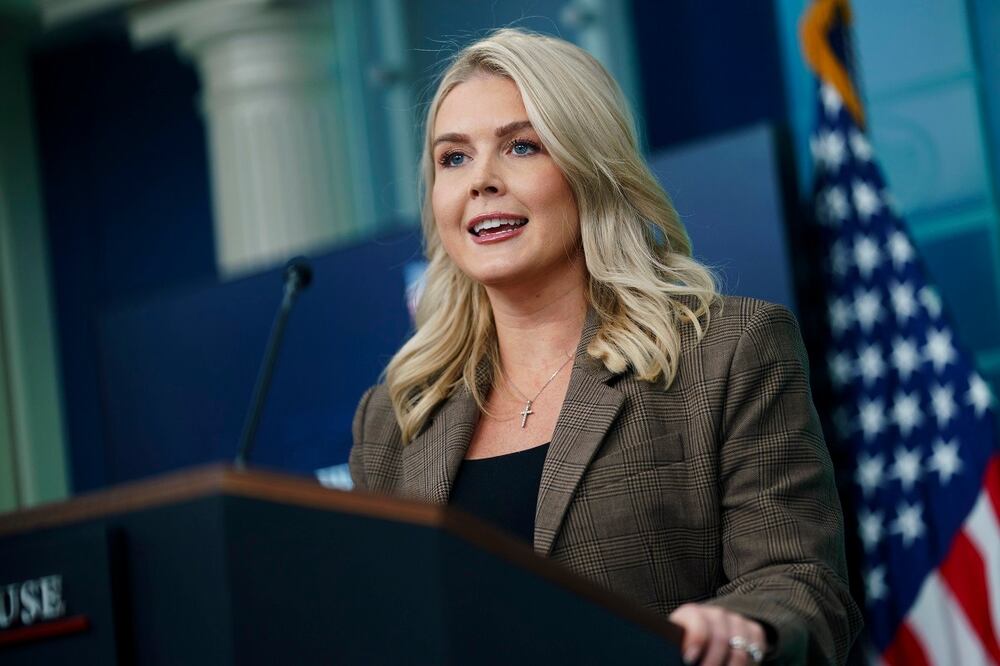 La vocera de la Casa Blanca, Karoline Leavitt, durante su conferencia de prensa de este lunes. FOTO: EFE
