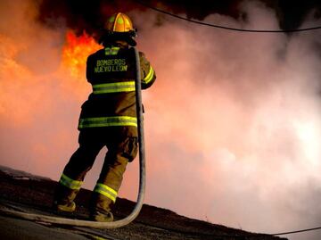 Caos por vientos: generan incendios en 12 municipios