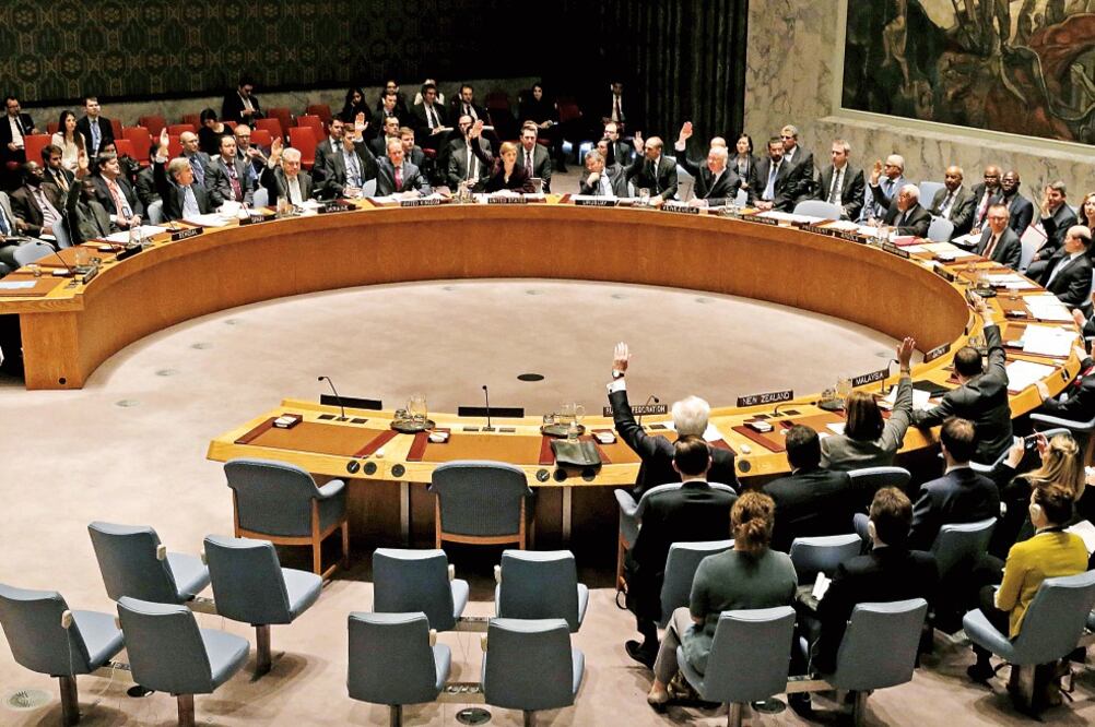 El Consejo de Seguridad de la ONU, durante la votación para aprobar el mayor endurecimiento en 20 años a las sanciones contra Corea del Norte, ayer (BRENDAN MCDERMID. REUTERS)