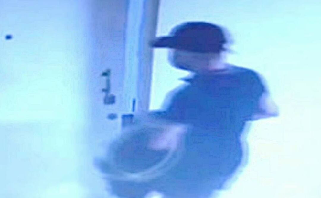 Foto: Captura de pantalla de ForoTv/El presunto homicida saliendo del lugar tras cometer el asesinato