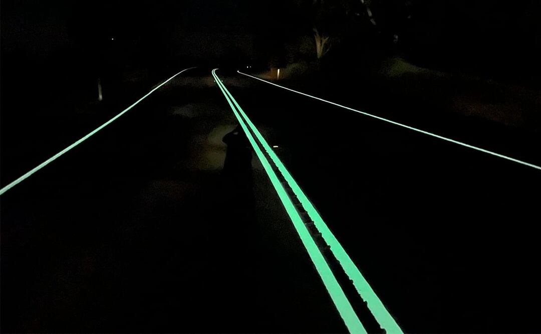 Australia tiene carriles fosforecente por las noches