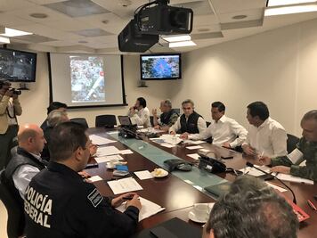 Peña y Mancera ratifican coordinación ante emergencia