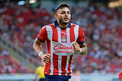Alexis Vega debe salir de Chivas, asegura especialista y dos ex del Guadalajara