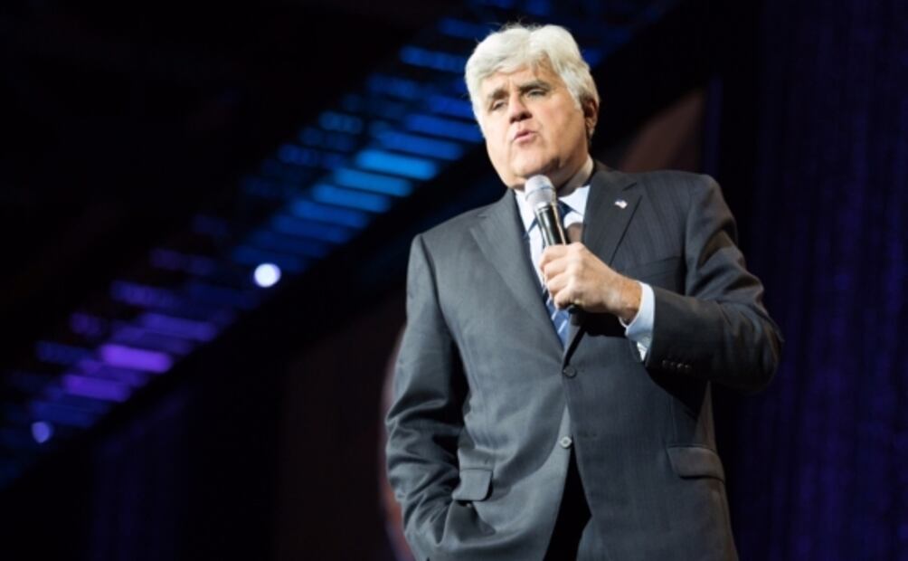 Jay Leno sufre graves quemaduras en el rostro tras la explosión de uno de sus autos