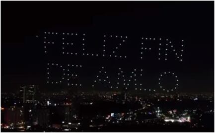 VIDEO: "Feliz fin de AMLO", lanza mensaje Xóchitl Gálvez con drones en el cielo