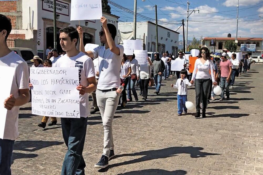 Decenas de personas marcharon en el municipio de Jerez, Zacatecas, para exigir justicia por la muerte de la quinceañera Karen Dayana Vargas (ESPECIAL)