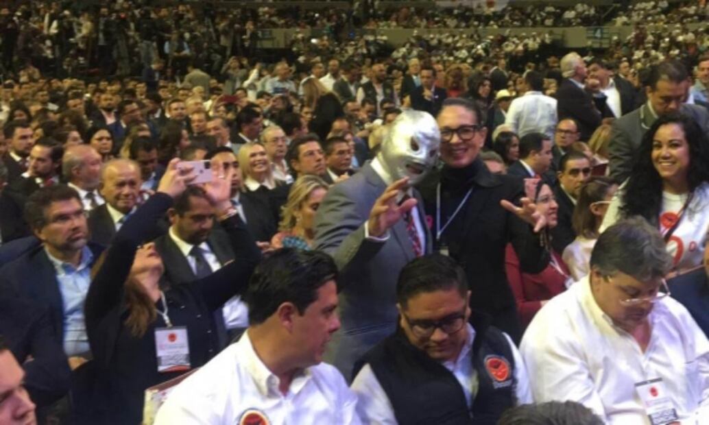 AMLO se compromete a enfrentar junto con empresarios y sindicatos el problema de las pensiones 